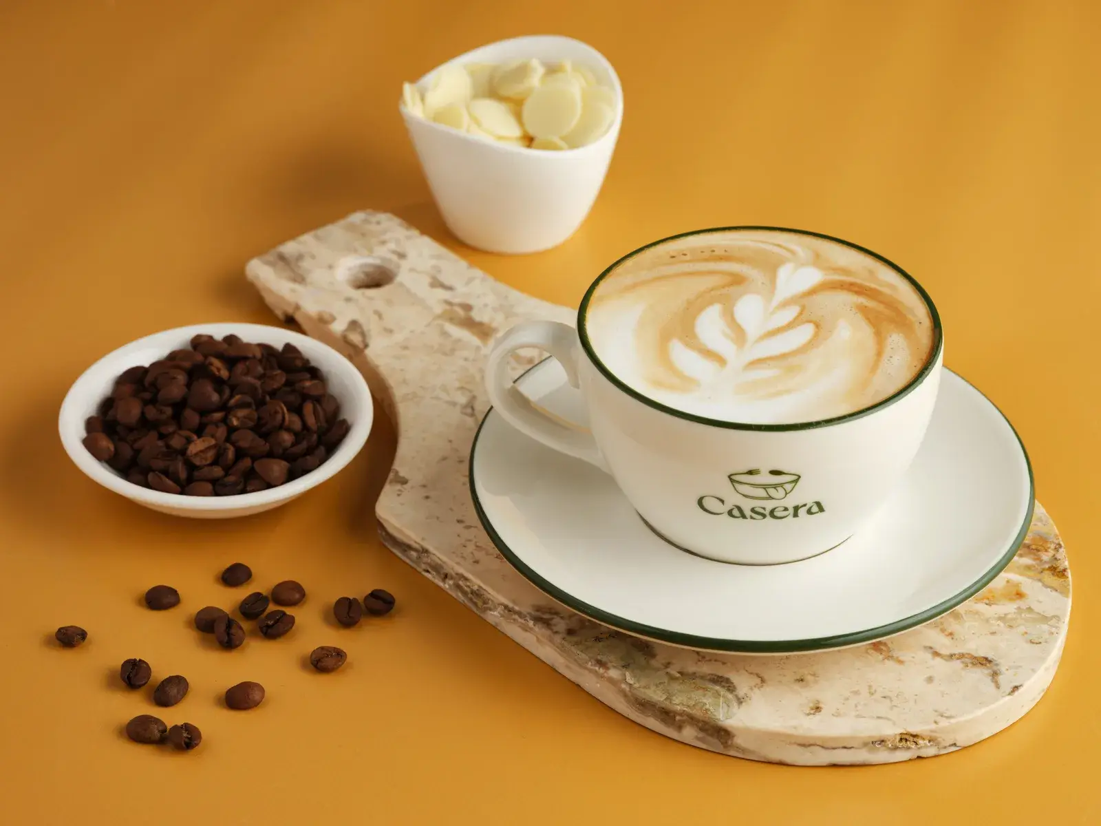 Casera fincanında latte